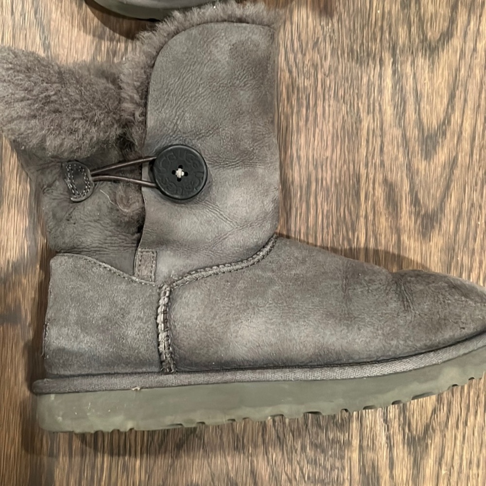 Ugg Bailey Button